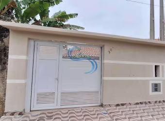Casa com piscina ,3 dorms... Mongaguá - R$ 450 mil, Cod: 6195