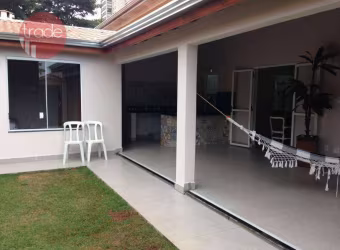 Casa em Condomínio à Venda de 05 Quartos no Bairro Bosque das Juritis em Ribeirão Preto com Quintal Gramado.