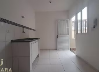 Casa com entrada independente disponível para aluguel na Vila Santa Maria