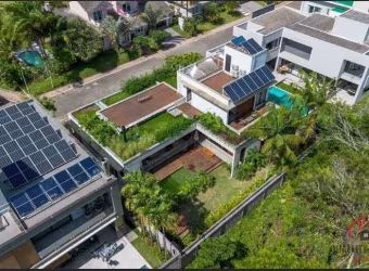 Casa Alto Padrão c/ 04 Suítes, Mobiliada e Decorada à Venda na Cachoeira do Bom Jesus - Florianópolis  - SC