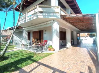 Casa 04 Dorm à venda no Bairro CAPÃO NOVO com 250 m² de área privativa - 3 vagas de garagem