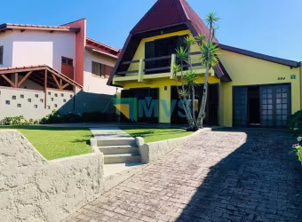 Casa à venda em Itanhaém-SP, bairro Cibratel: 4 quartos, 2 suítes, 3 salas, 4 banheiros, 4 vagas de garagem - 220 m² de área!