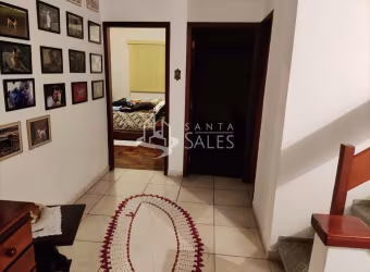 Impecável casa à venda no Bosque da Saúde, São Paulo-SP! 3 quartos, 1 suite, 2 salas, 2 banheiros, 2 vagas de garagem.