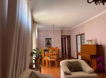Ótima casa no coração da Vila Prado.