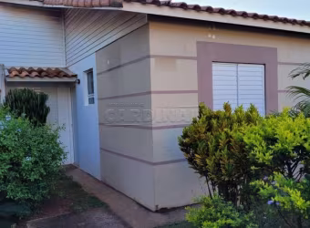 Casa de condomínio com 2 dormitório sendo 1 suíte em São Carlos