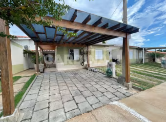 Linda casa em condomínio fechado e toda mobiliada