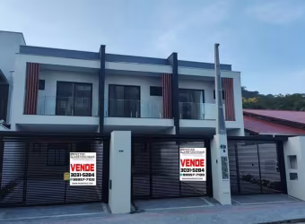 Sobrado Geminado para Venda em Saguaçu Joinville-SC