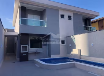 Sobrado Geminado na Vila Tupi, 3 suítes, piscina, sacadas, confira em Praia Grande.