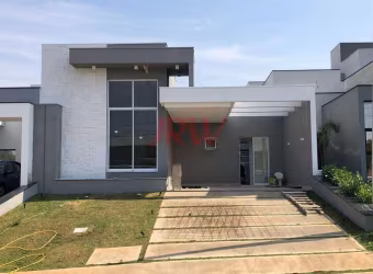 EXCELENTE CASA A VENDA NO CONDOMÍNIO VIENA COM 3 SUITES E PISCINA AQUECIDA!