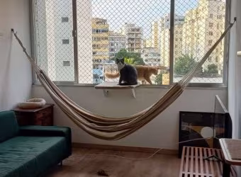 Flamengo. Apartamento para Venda com Salão, 2 Quartos, Andar Médio e Localização Privilegiada.