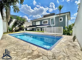 Condomínio Golf Village - Casa Alto Padrão Condomínio Golf Village - 4 suítes, piscina!