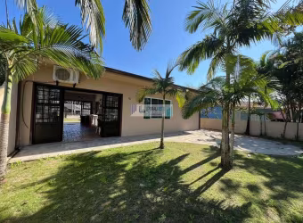 Exclusiva residência a venda no Balneário Canoas - Amplo com duas entradas.