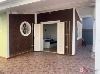 Excelente casa em Caraguatatuba, 210m² a.u., 3 quartos (1 suíte),  sala, cozinha, banheiro, varanda, churrasqueira e 4 vagas. (REF: 16.647)