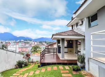 Casa à Venda em Jaraguá do Sul com 4 quartos sendo 2 suítes – Bairro Amizade