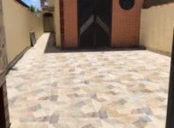 Casa localizada no bairro Itaóca, em Mongaguá.
