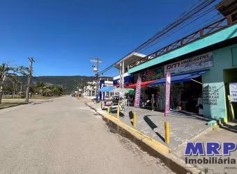 Prédio comercial à venda em Ubatuba. Praia da Maranduba. De frente para a praia.