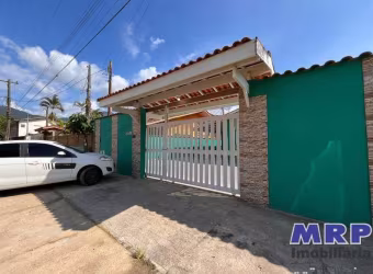 Casa à venda em Ubatuba. Praia da Maranduba. 2 dormitórios.