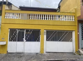 Casa Assobradada à venda no Jardim Ipê com 180m² 3 dormitórios 1 suíte 5 banheiros 4 vagas.