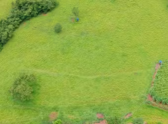 Sitio para venda na região de Campina Verde-MG com 24 hectares, no pé da serra, bom de benfeitorias, represa