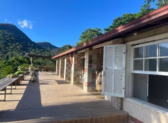 Casa para Venda em Petrópolis, Araras, 3 dormitórios, 1 suíte, 3 banheiros, 10 vagas