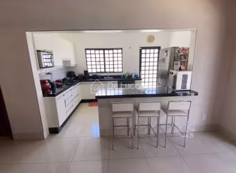 Casa com 3 quartos à venda na Rua Luiz Ferro, 95, Jardim Vista Alegre, Paulínia, 200 m2 por R$ 800.000