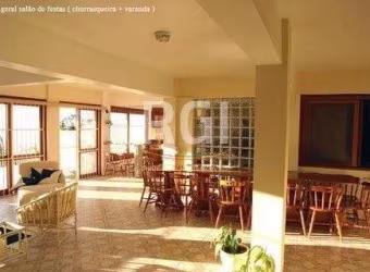 Casa para Venda - 485m², 3 dormitórios, sendo 1 suites, 4 vagas - Teresópolis