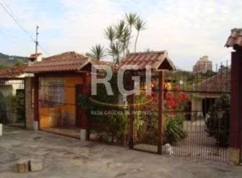 Casa para Venda - 312m², 7 dormitórios, sendo 2 suites, 2 vagas - Glória