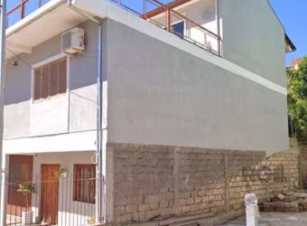 Casa com 4 dormitórios no bairro Vila Nova