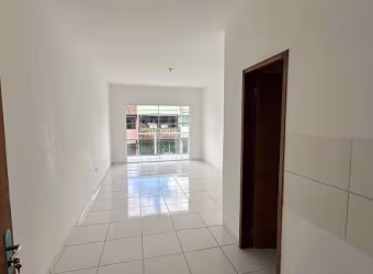 Sala Comercial Reformada com Varanda no Presidente Dutra – Ideal para Profissionais e Empresas!