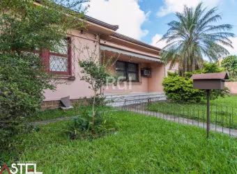 Casa para Venda - 400m², 4 dormitórios, sendo 1 suites, 3 vagas - Partenon