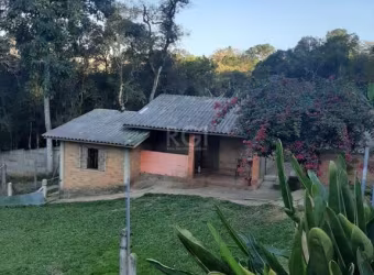 Sítio para Venda - 200m², 2 dormitórios, 4 vagas - Centro