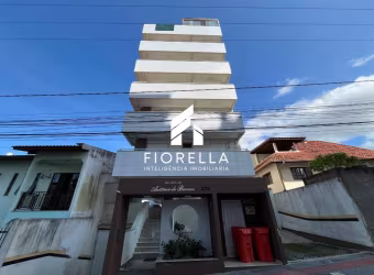 APARTAMENTO A VENDA COM 3 DORMITÓRIOS, SENDO 1 SUITE, 1 VAGA DE GARAGEM COBERTA E LIVRE EM BARREIROS, SÃO JOSÉ/SC