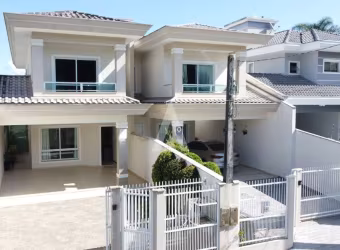 Casa com 3 quartos à venda na Rua Olaria, --, Floresta, Joinville por R$ 865.000
