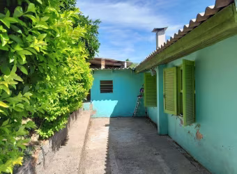 Casa mista com 03 dormitórios , sala cozinha banheiro , área de serviços e área aberta, terreno medindo 10 x 26