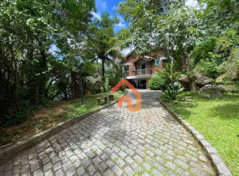 Casa para Venda com 6 quartos em São Francisco.