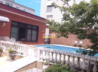 Casa isolada com piscina, três dormit, duas salas, 4 vagas