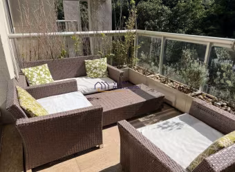 Apartamento mobiliado, de fundos, vista para o bosque.