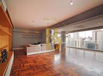 Apartamento primoroso com iluminação natural, vista livre e definitiva no Itaim Bibi.
