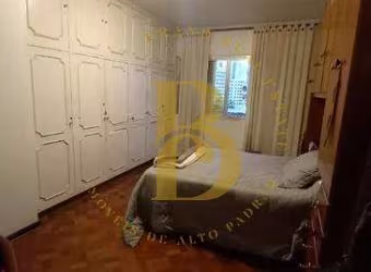 Casa com 316 m², 6 quartos sendo 2 suítes à venda no bairro Alto de Pinheiros.