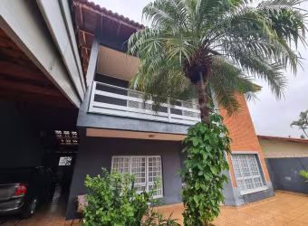 Casa com 4 Quartos e 5 banheiros à Venda, 260 m² por R$ 1.180.000