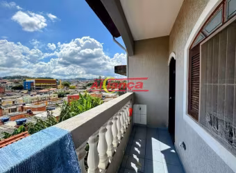 Sobrado com 3 casas no quintal e opção de ponto comercial na garagem.