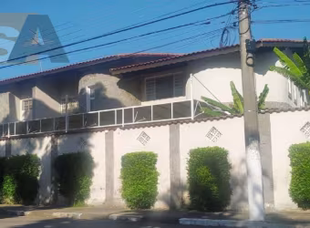 Sobrado com 2 quartos, sendo 1 suíte; área gourmet com piscina; e 9 vagas em Suzano/SP.