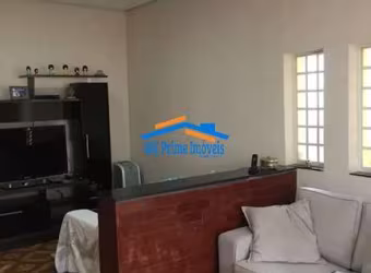 Casa Térrea com 3 Dorm. sendo 1 Suíte - 5 Vagas - Quintal Amplo
