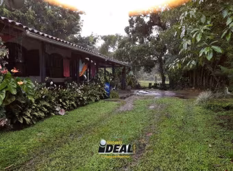 Chácara Contendo 2 casas, Km 10