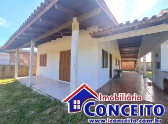 C255 - Residência composta de 05 dormitórios a 400 metros do mar