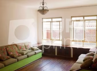 Casa semi geminada com 3 dormitórios de 270m² à venda, na Vila Amália