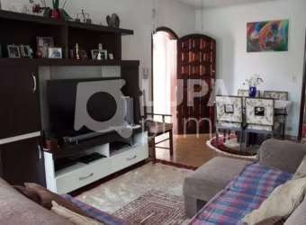 Sobrado com 3 dormitórios à venda na Vila Gustavo!
