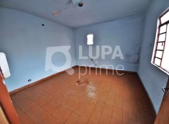 CASA COM 4 QUARTOS E 3 VAGAS DE GARAGEM À VENDA NA VILA MEDEIROS