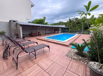 Casa com 4 quartos à venda na Avenida Governador Jorge Lacerda, 1964, Costeira do Pirajubaé, Florianópolis, 336 m2 por R$ 1.650.000