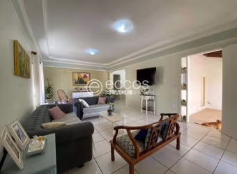 Casa à venda, 3 quartos, 1 suíte, 2 vagas, Cidade Jardim - Uberlândia/MG